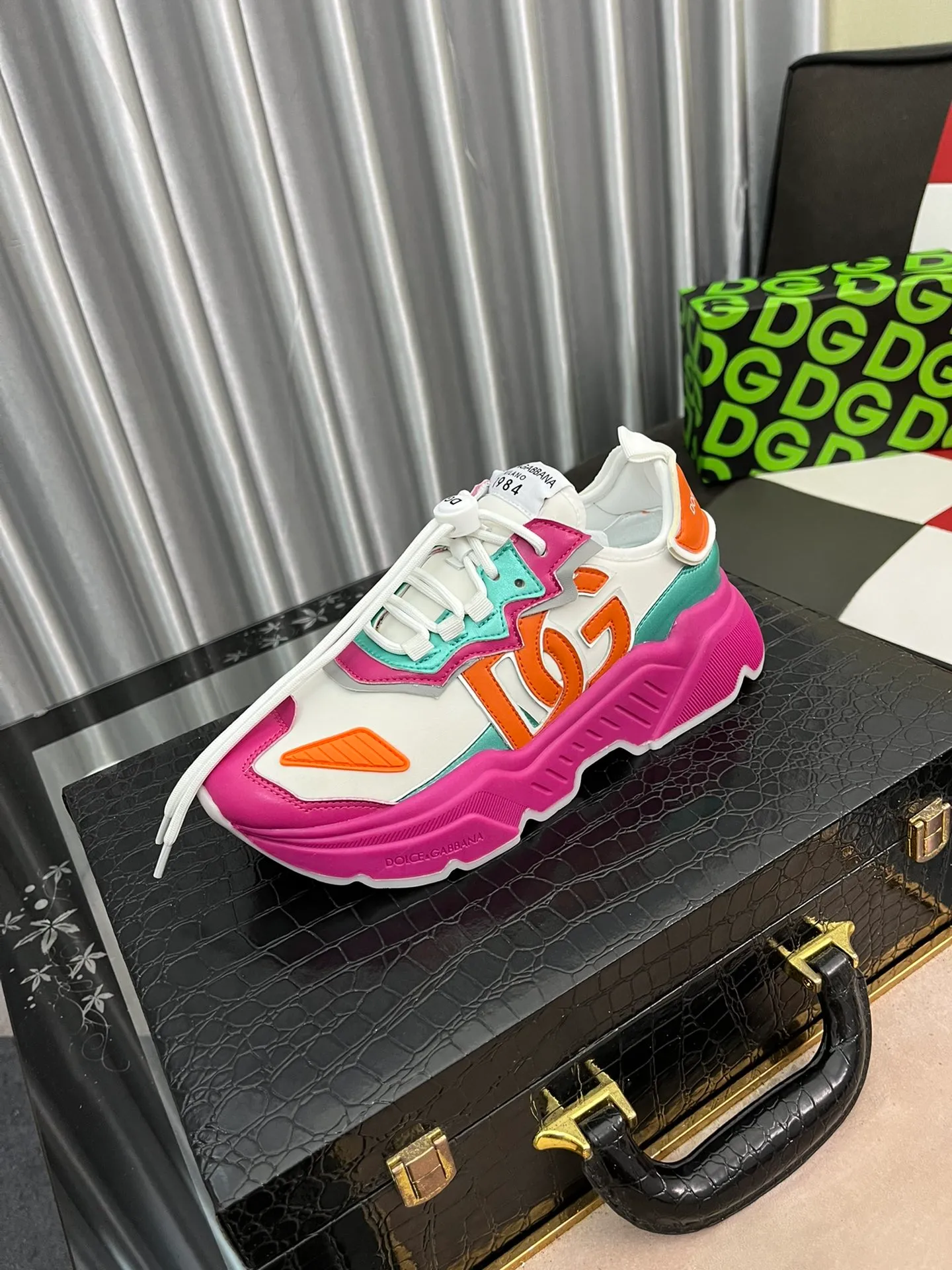 Ex-factory price 480⌚️⌚️[DG] Men's casual shoes, high-end quality, synchronized with counters, the version is compared with the original version, the upper is imported cowhide and the outsole is glued, the lining is full cowhide, exquisite and luxurious, size: 38–453⃣️Colors available